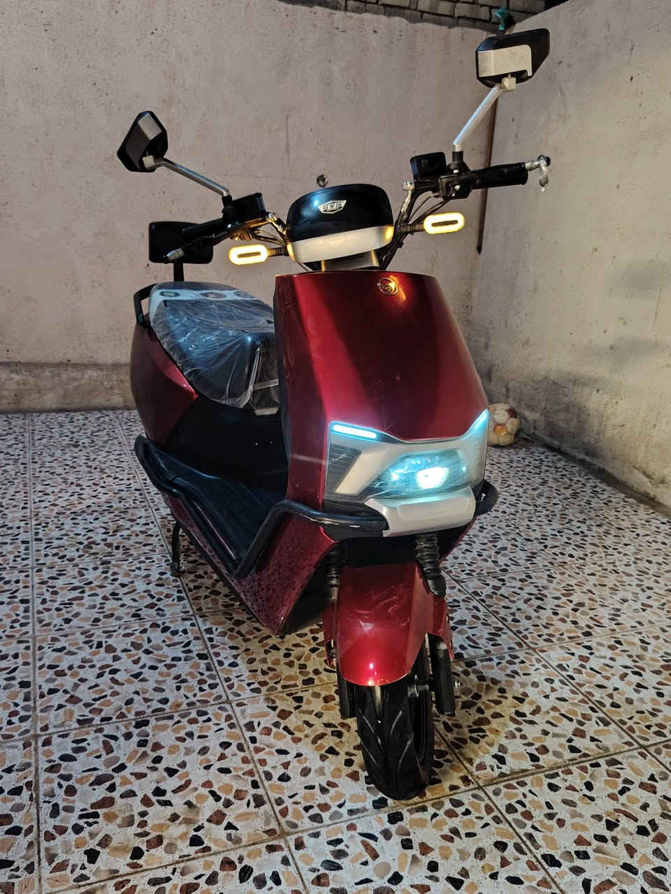 سلام عليكم دراجه شحن للبيع دراجه توها طالعه من المعرض دراجه 6 بطاريات دبل نضافه فول فول كفاله عامه دراجه سرعتها 65 حقيقيه وسعره خاص مفتوح او *********** وبيه خير ويدلل
