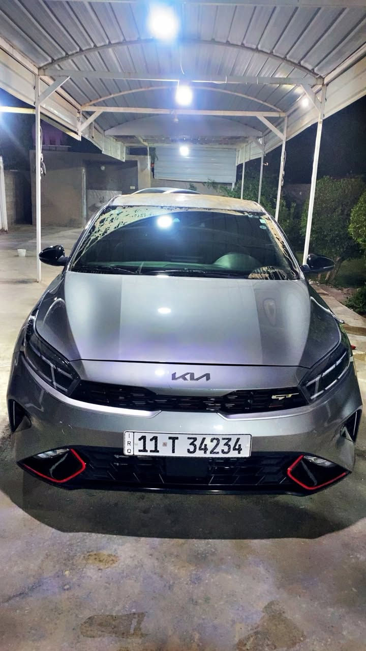 السلام عليكم
للبيع كيا فورتي GT 2024 

المواصفات : 
كشنات جلد محفور عليهة علامة ال GT 
اوتو هولد  
مثبت سرعة 
قيادة ذاتية 
رادارات امامية خلفية 
توقف ذاتي ذكي 
سترين حرف D  رياضي 
انارة دشبول بلادي
شاشة تدعم كار بلي
3 انظمة قيادة ( normal, sport, smart )
تبريد قطعتين 
انارة ترحيب 
بصمة تشغيل وابواب 
ويل رياضي 2 size 
اكزوز رياضي بلادي 
كير DCT المرغوب مو CVT وعطلاته هذا نظام كلچات يعني طيارة السيارة 
صندوق ذكي ينفتح من تتقرب منه 
مكينه 1.6 تيربو 
سعر السيارة 110  ورقة  بيه مجال 
السيارة رقم بغداد الجديد باسمي  (شهداء)
حادث السيارة تبديل بنيد مصبوغ وشبرين بقبق الجنطه 
 وبعد بيه بارد خسفات بالقمار بعدني مامسويه    سونار يحكم  السياره شهداء اسوي وكاله لاستفسار ***********
