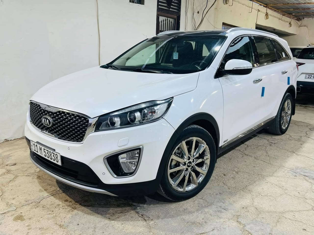 السلام عليكم 
للبيع 
كيا سورنتو2017 (كويتي) فول مواصفات
محرك : 6 سلندر
دفع رباعي (فور ويل) 
فتحة سقف بانورامية 
مقاعد جلد تبريد وتدفئة
ثلاث قطع تبريد
شاشة كبيرة 
كاميرا خلفية 
حساسات أمامي وخلفي
دخول ذكي وتشغيل بصمة
مثبت سرعة
 اوتو هولد 
أنظمة قيادة متعدد
صندوق خلفي كهربائي 
ستائر جانبية
موقع الانبار 
للاستفسار ع رقم صاحب سيارة
***********
