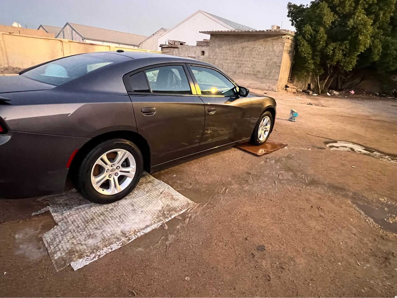 سيارة چارجر SXT بلص 
موديل :2022 
وارد أمريكي كفالة عامة ما عدى الدعميات (سرقة دعاميات) دخولها سرقة دعاميات بدون حادث 
المواصفات: فتحة سقف
كشنات جلد حضن (تدفئة وتبريد )خزن ميموري
ستيرن هيتر (تحكمات ستيرن كروز مثبت سرعة)
رادار خلفي كامرة دوارة 
محرك 3.6 (V6)
رقم اربيل السيارة بأسمي هزة جديدة 
سنوية الى 2029 
الممشة 50الف ميل 
السيارة جاهزة من كلشي تخم تاير وحدادية كلشي كامل ما بيها نقص
ملاحضه خفضنه سعر 260قابل للتفاوض
رقم*********** البصرة, العراق
