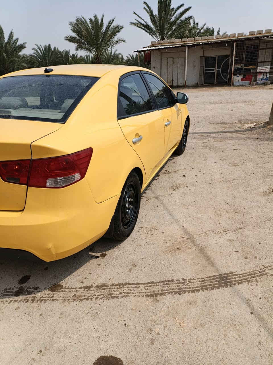 فورتي للبيع موديل 13امريكي ضرر جاملغ ايمن وليسر ولغد الأيمن مكينة وكير كفالة تخم تاير ويل تبريد شغال صبغتهة جديدة رقمهة بغداد عليهة غرامات باقي تفاصيل اتصل *********** وتساب عنوان بغداد
