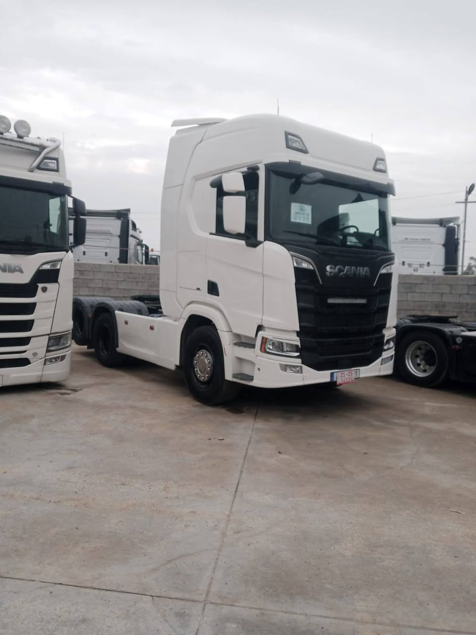 Scania R500
موديل ; 2018
گير :  اوتوماتیک 
مواصفات : تبريد ، ريتاردر, كاميرا ، حساس،،سوبا   قفل أكسل ,
لاستفسار ‏‪***********‬‏
