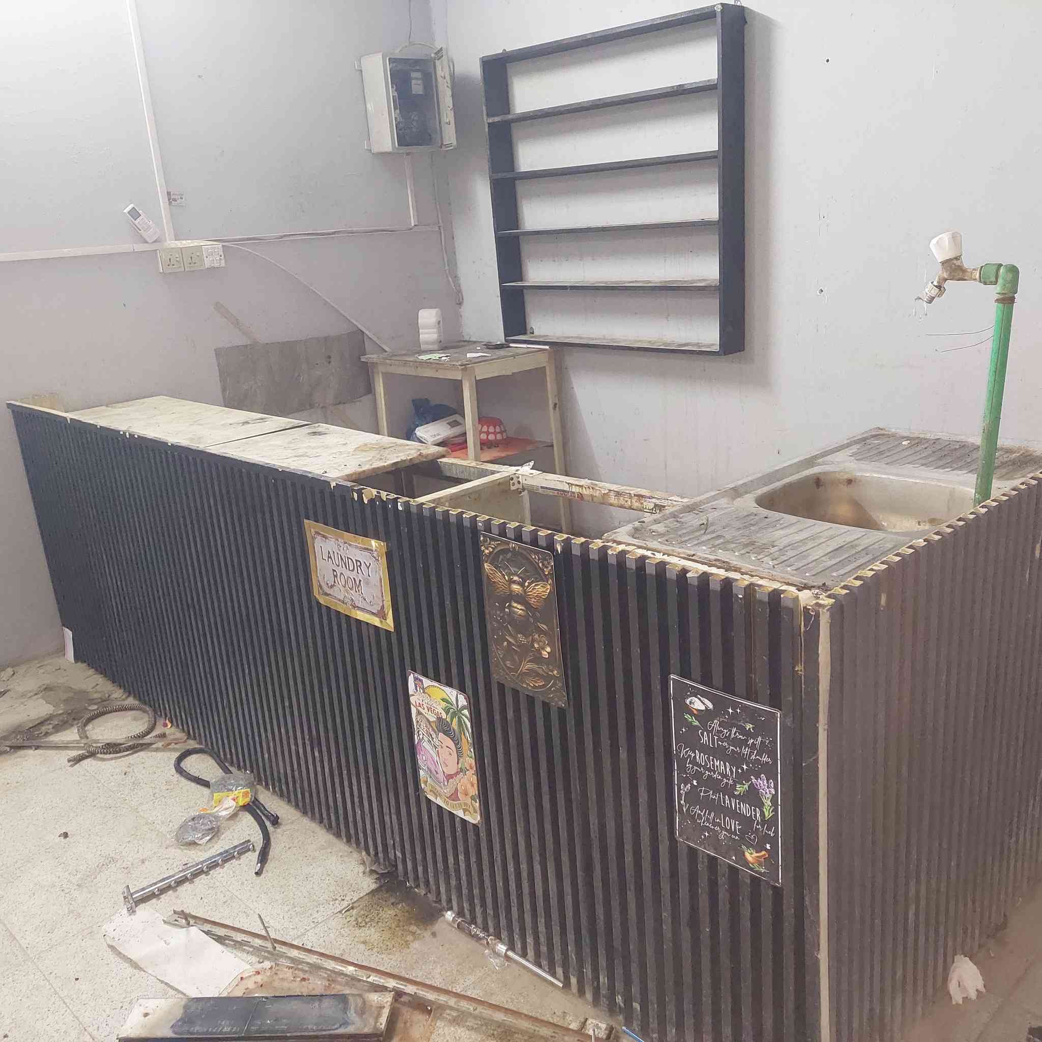 جنبر شاي بحالة جيدة حديد و ميز الومنيوم و سنك للبيع للتواصل اتصال على رقم *********** او التواصل على الخاص السعر الكلي ٢٢٥ الف
