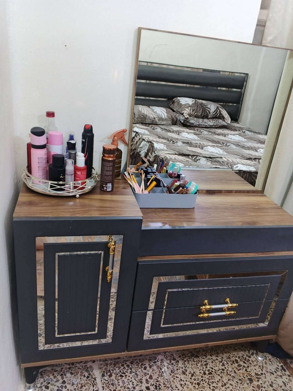 السلام عليكم غرفه نوم تركيه 6 ابواب للبيع 6 قطع السعر 600 المكان المنصور الداودي للاستفسار ***********
