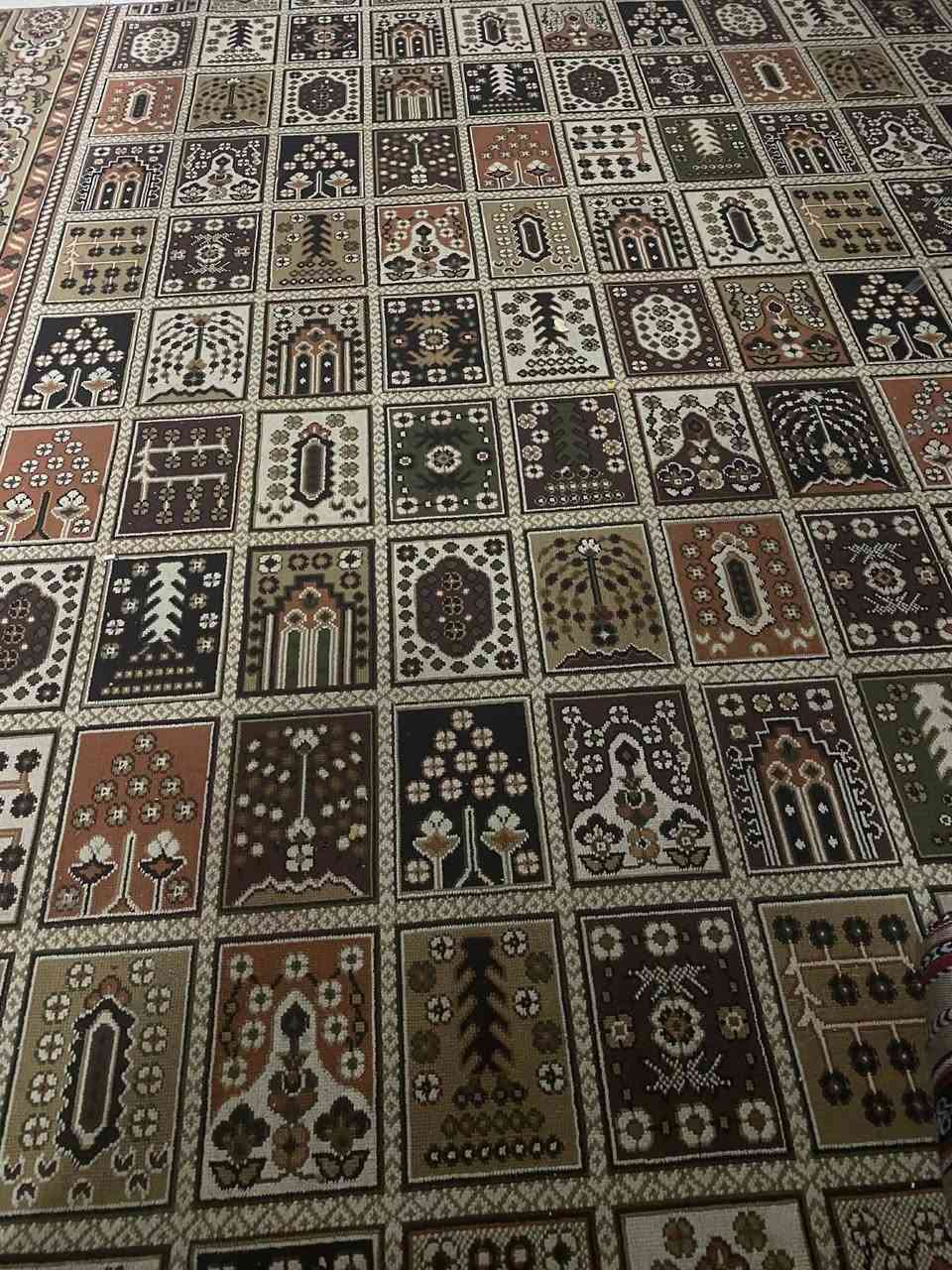 السلام عليكم 
تخم ديوان سعره 75 
قنفتين سعرهن 25 
زوالي خوات قياس 3 في 2 سعر الوحده 15 
كاربت قياس 3 في 5 سعره 35 
كلهم الاسعار بيهم مجال


**إذا كنت صاحب هذا الإعلان وتريد حذفه لأي سبب، رجاءا أرسل رسالة إلى الدعم الفني**