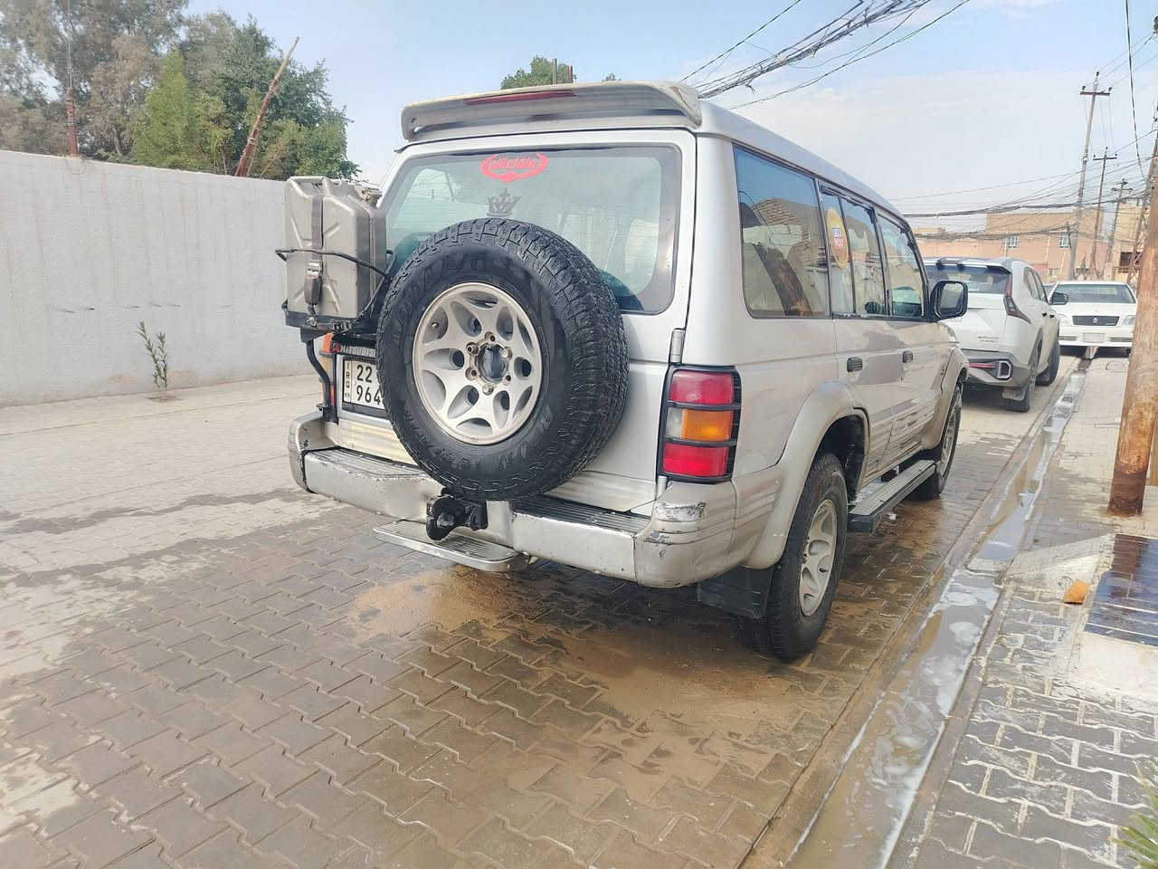 السلام عليكم باجيرو للبيع موديل 2000 محرك بلادي كير عادي حداديه جديده رقم اربيل انكليزي السعر 65 مكاني كربلاء *********** شراي يتصل سياره جهزه وحلوه وبا عفيه عله ليخذها
