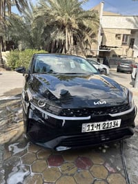 Kia forte 2023 lx  ( رقم معوقين ) حادث بابين مبدل نفس اللون وبيهه بارد...