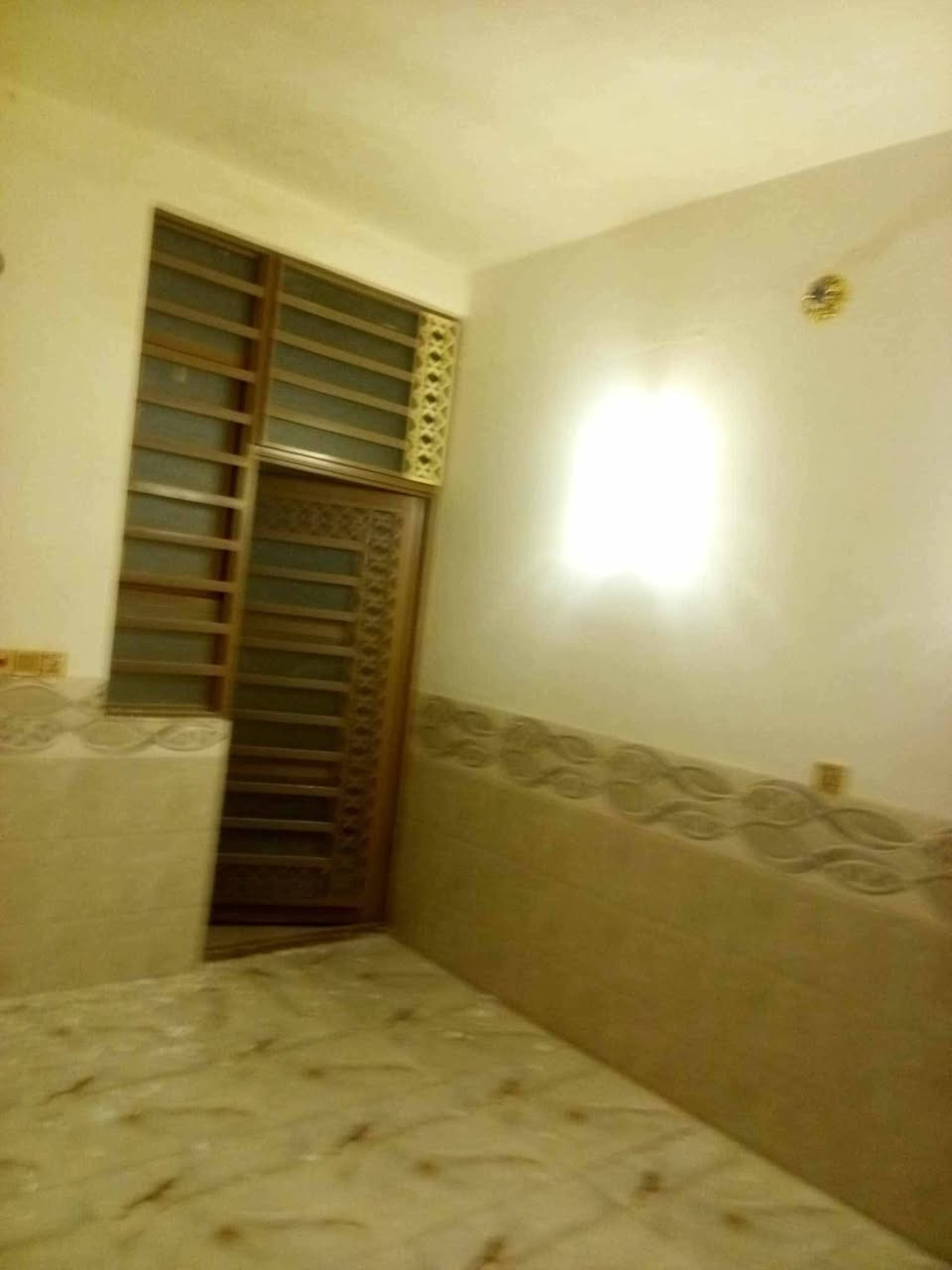 للبيع مساحته 50متر طابق واحد
مجمع حي الكرار 

سند 25 ومكاتبه مع صاحب الأرض وقرار محكمه 

كافه الخدمات تبليط ماء مجاري وكهرباء 

يحتوي على مطبخ وصاله وغرفه نوم وصحيات داخليه وصحيات خارجيه وطارمه ومنور 

التفاصيل *********** واتساب
