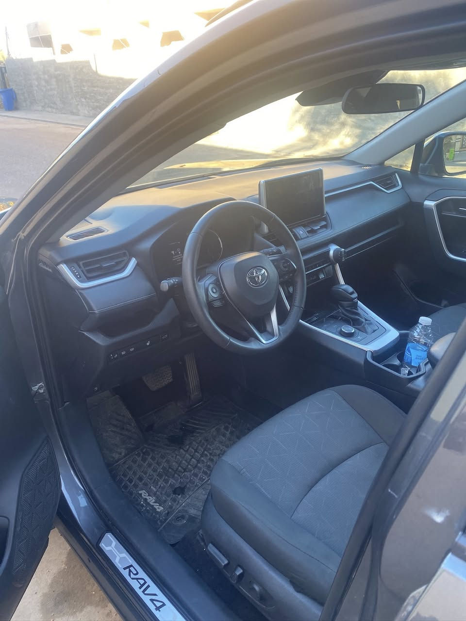 Rav4 XLE AWD  راف فور
2023 هايبرد
دخول جديد حره مرقم بغداد بإسمي 
ماشيه22000
بيه ٤قطع صبغ السياره جديده ومابيه اي نقص  
فتحه 
بصمه 
كرسي وصندوق كهرباء 
السعر 190$ 
مكان السياره بغداد 
للاستفسار ***********
