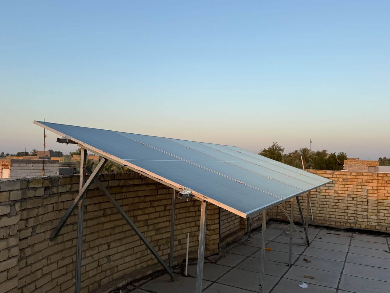 �☀️ تم بعون الله تجهيز وتنصيب منظومة طاقة شمسية متكاملة الى الاخ ثابت حسين عبد /قضاء الدغارة 

✅ منظومة 10 أمبير نهاري 8 ليلي مصممة لتوفير طاقة مستقرة وتشغيل الأحمال بكفاءة عالية على مدار الساعة.

⭐ مميزات المنظومة:
🔹 بطارية عالية الكفاءة بضمان 5 سنوات.
🔹 انفيرتر بمواصفات متطورة وضمان سنتين.
🔹 ألواح شمسية بضمان 15 سنة وأداء ممتاز في مختلف الظروف الجوية.

💡 تخلص من مشاكل انقطاع الكهرباء وارتفاع تكاليف التشغيل، واستثمر في طاقة نظيفة واقتصادية تدوم لسنوات.

📞 للحجز والاستفسار وتجهيز جميع أحجام المنظومات المنزلية والتجارية، راسلنا على الخاص.

طاقة شمسية اليوم… راحة وأمان لسنوات قادمة. ☀

للتواصل 
مهندس عباس:***********

مهندس حمزة:***********
