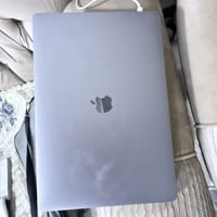 ماك برو اشتريته ماستخدمته ولا اعرف بتفاصيله البطاره بحاله جيده وبي نظا...