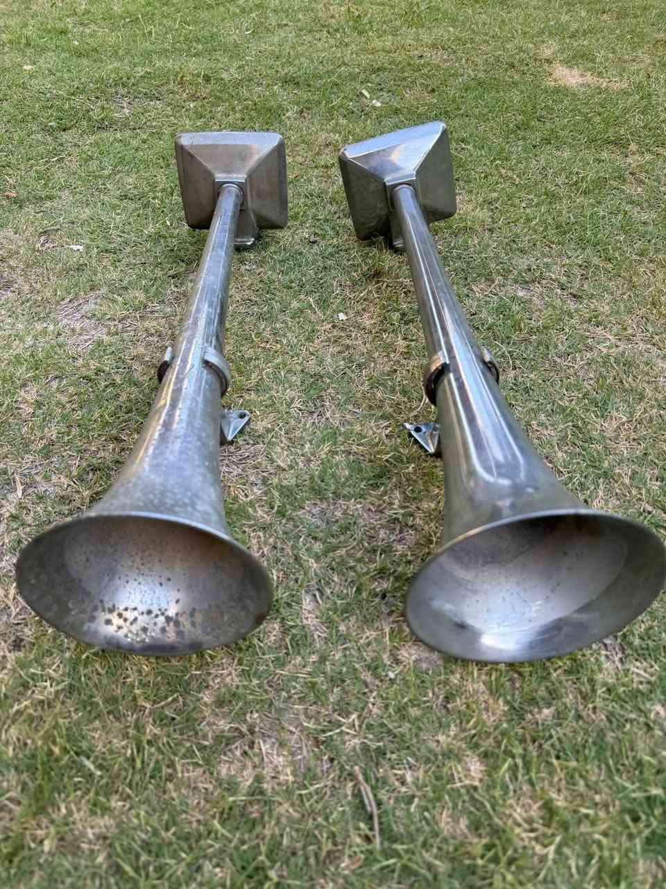 هورنات اسكانيا كاملات السعر 250وبيهن مجال
***********

