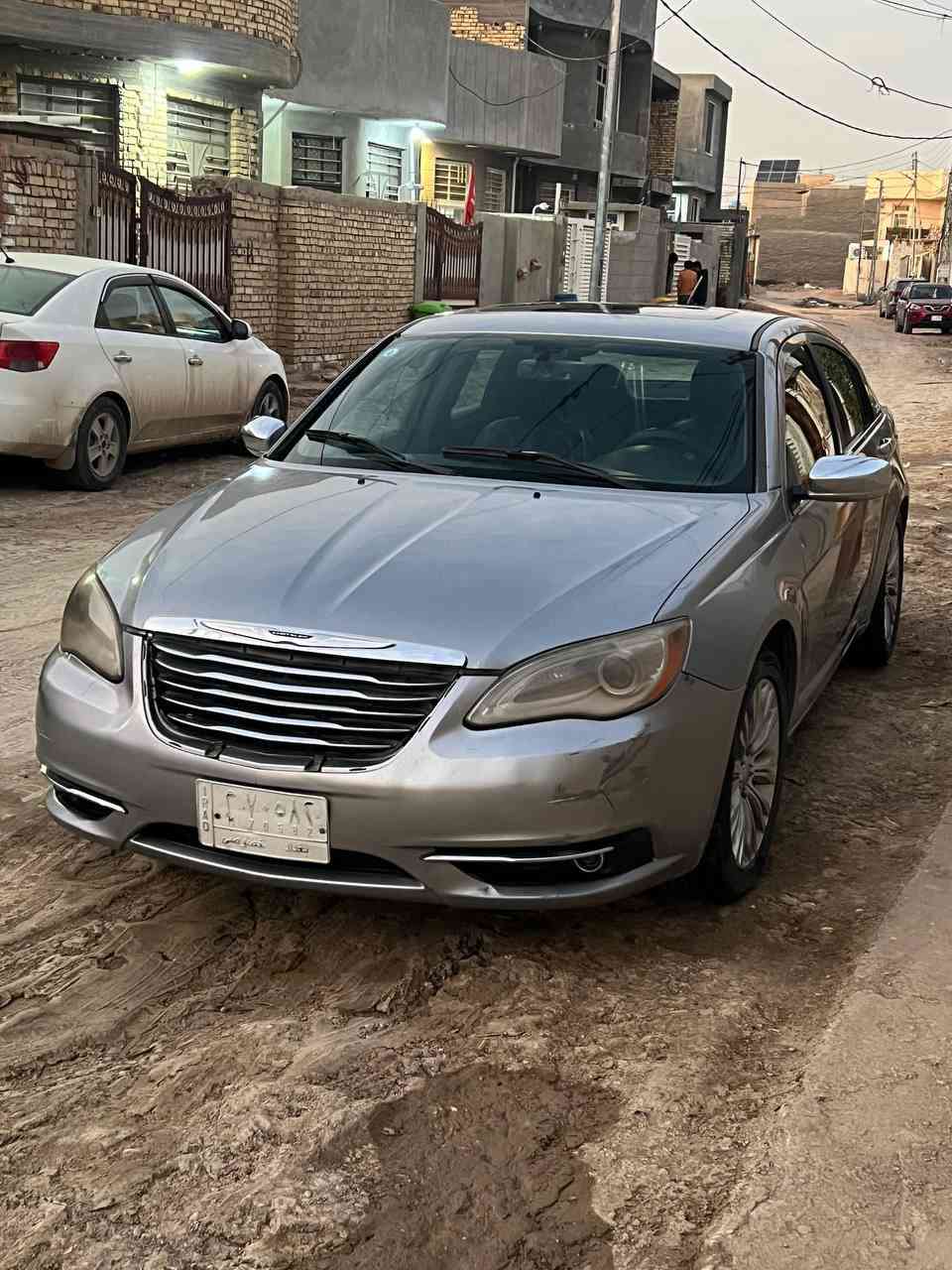 السلام عليكم
كلايسلير c200 
موديل 2013 
محرك v6 3600
ماشية 127 حقيقي 

السيارة داخله كلين من آمريكا 
تقريرهه مياه امطار  
بيهه فقط بارد بالباب الخلفي 

رقم بغداد باسمي
سنوية مجدده لل 2029

مواصفات السيارة : 
شاشة قلاب 
فتحة سقف
تشغيل عن بعد 
ويل كب 18  
تدفة مقاعد 
كرسي السائق كهرباء 
كشنات جلد  
مرأة عاكسه

السيارة خير من الله 
 
 باتري جديد 
تبريد ثلج
حدادية امامية جديده قبل اسبوع بدلتهه

كير ومحرك بدون قطرة تنقيص ولا تبخير ؜ بس بيهه صوت مال بطل واكف 

تخم تاير نظيف

السعر 84 ورقة
وبيه مجال بسيط

مكان السيارة بابل الحلة المركز

***********
