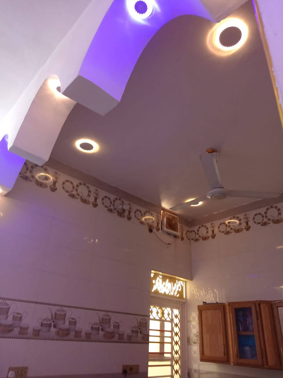 دار البيع مساحه 100متر نهاوند قرب البطاقه الوطنيه / ***********
