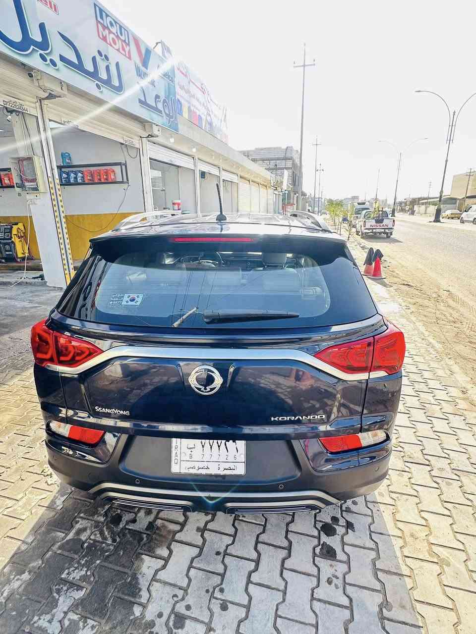 🔥 للبيع – سانغ يونغ كوراندو 2023 🔥
لون أزرق كحلي ✨

▪️ الموديل: 2023
▪️ المحرك: 2.0 لتر اقتصادي وقوي
▪️ القير: أوتوماتيك
▪️ نوع الدفع: أمامي (FWD)
▪️ الممشى: 32 ألف كم فقط

🔹 المواصفات:
✔ فتحة سقف (سانروف)
✔ شاشة وسطية حديثة
✔ كاميرا خلفية
✔ حساسات أمامي وخلفي
✔ مثبت سرعة
✔ نظام Drive Mode (Eco / Normal / Sport)
✔ تحكم بالستيرن
✔ نظام ثبات إلكتروني
✔ إيرباغات
✔ رنكات ألمنيوم أصلية
✔ تبريد قوي جداً

🔹 الحالة:
• استخدام شخصي
• نظيفة جداً من الداخل والخارج
• لا تحتاج أي صرف
• بيها تبديل باب ورا سايق 
  💰 السعر 110قابل للتفاوض
📞 للتواصل ***********
