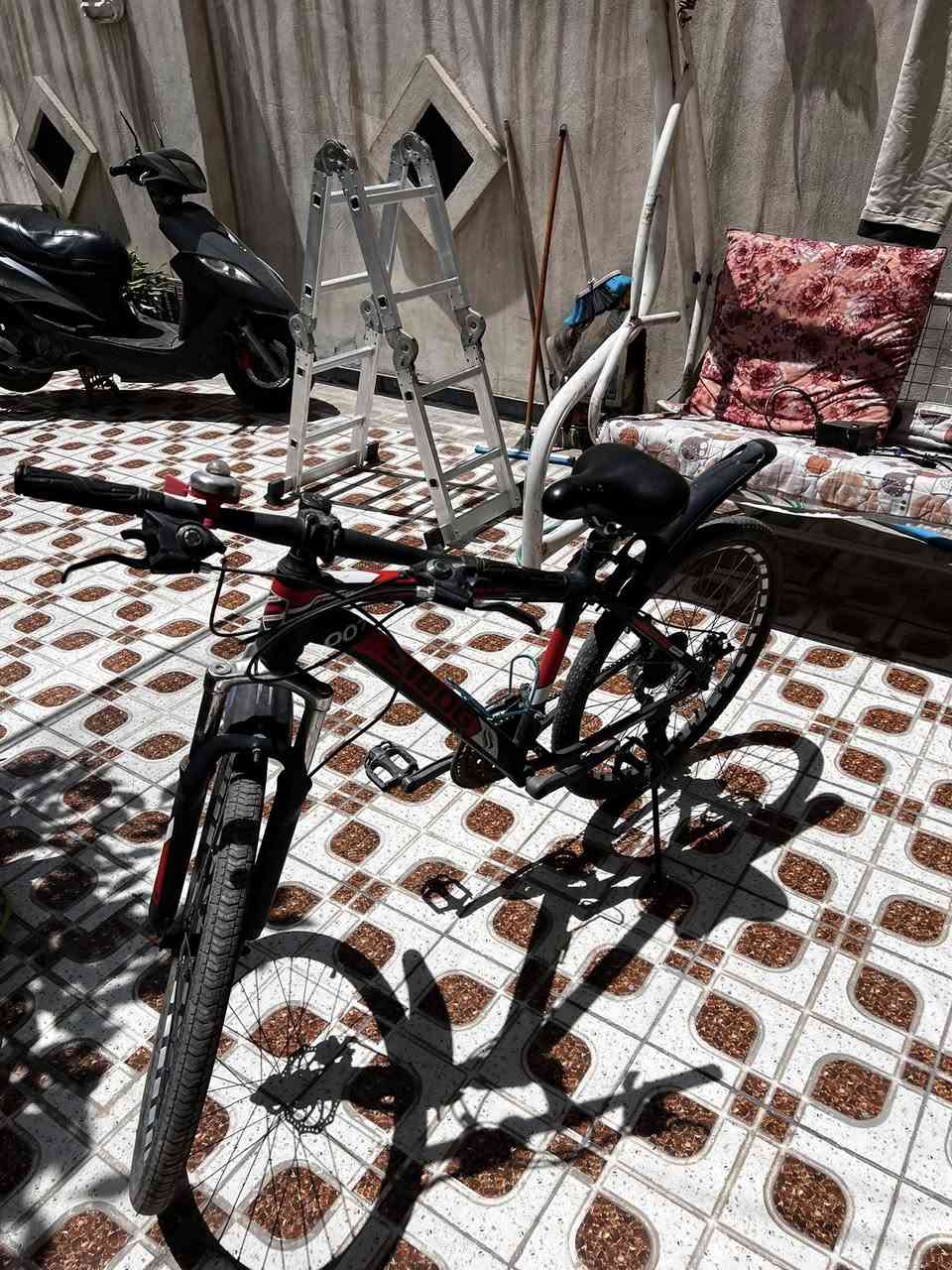 بايسكل شبابي للبيع حجم 26  والمنيوم خفيف وسريع وبي كير  وبريكات دسك ونضيف  ب60  مكاني الحرية 
***********
