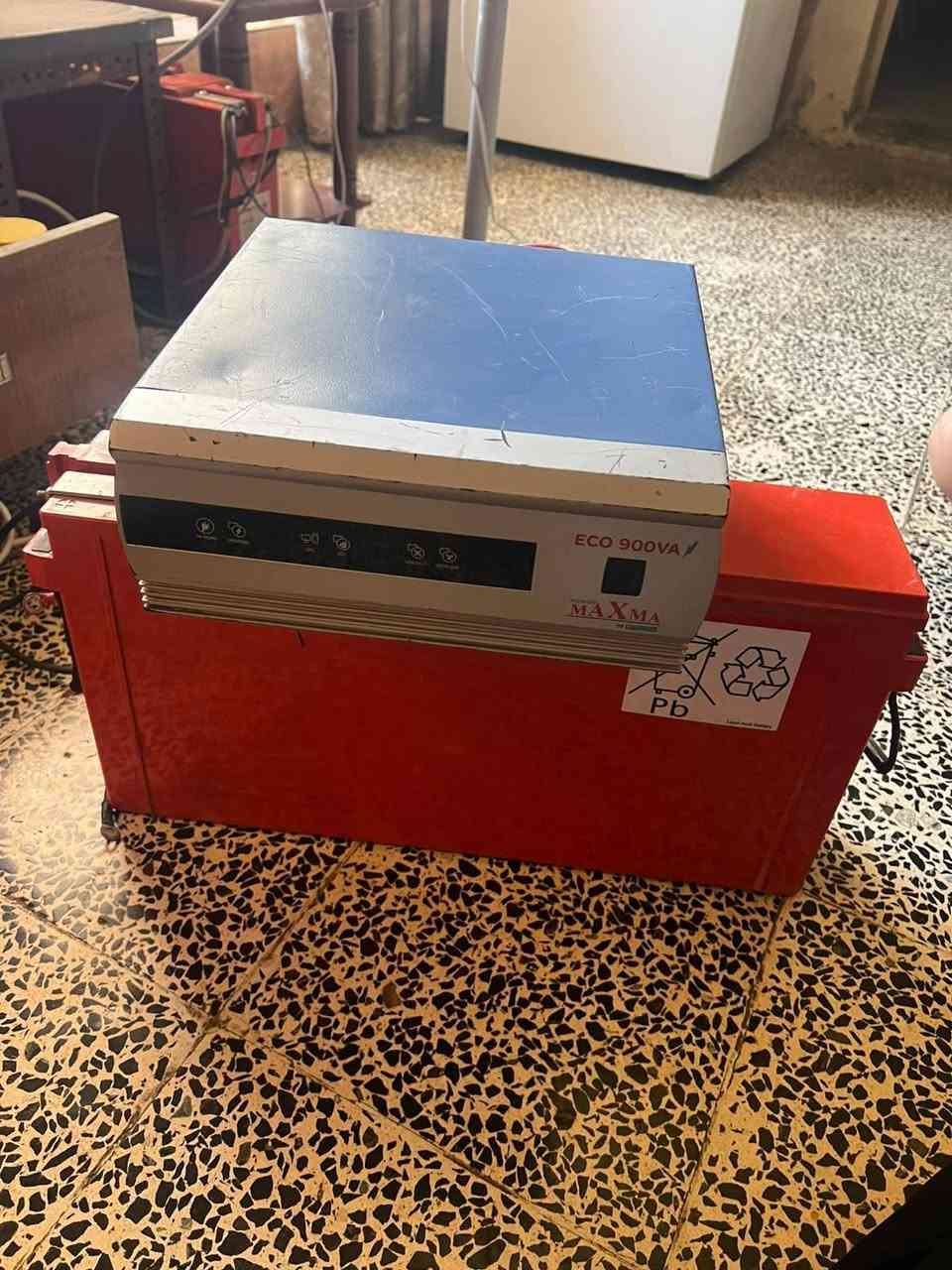 عاكسة مكزمة حجم ٩٠٠ بحالة ممتازة + بطارية حجم ١٢ فولت ١٧٠ أمبير شرط الشغل والسعر ٢٠٠
*********** 
مكاني بغداد
