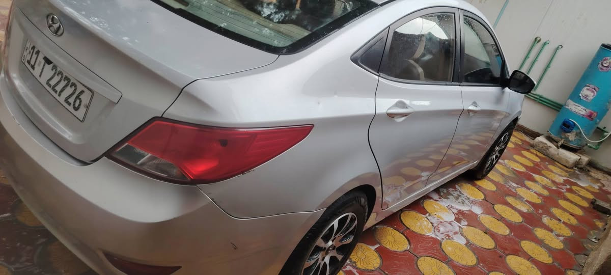 "للبيع: هيونداي أكسنت (خليجي) 🚗
​الموديل: 2016
​المواصفات: خليجي أصل، مواصفات كاملة (تحكم ستيرن، إشارات بالمرايا).
​رقم بغداد، السنوية باسمي والتحويل مباشر.
​ناقل الحركة: أوتوماتيك (كير 6 سرعات) 
​الحالة العامة: السيارة نظيفة جداً وبحالة ممتازة، تبريد ثلج، وجاهزة من كل النواحي (شغل واطلع).
​السعر: للاستفسار ومعرفة السعر يرجى الاتصال أو المراسلة.
​المكان: النجف - الكوفة
للتواصل والاستفسار: ***********" النجف, العراق
