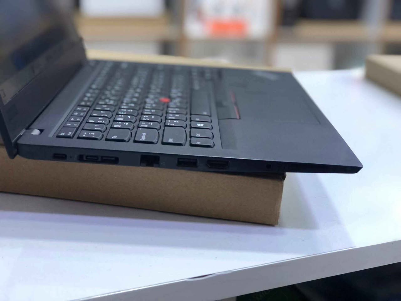 لابتوب سلم خفيف حديث معالج قوي وجيل عالي Lenovo t480 Ci5 جيل الثامن  
. 
 السعر 275 الف  مع التوصيل والحقيبة والشاحن الأصلي 
. 
 النظافة شرط اخو الجديد وعل الفحص وين تريد
مناسب للدراسة والبرامج المكتبية والطباعة والتصفح والامن السيبراني وغيرها من البرامج 
……………………

 المعالج Core i5-8th جيل الثامن 
 ذاكرة الوصول العشوائي (الرام) 8GB 
 التخزين( الهارد) SSD 256GB 
 مقاس شاشة 14 انج دقة عالية 
 منفذ HDMI & TYPE C 
 كيبورد  عربي انكليزي
الرام والهارد قابل للتطوير 
…………………………………
*********** بغداد, العراق
