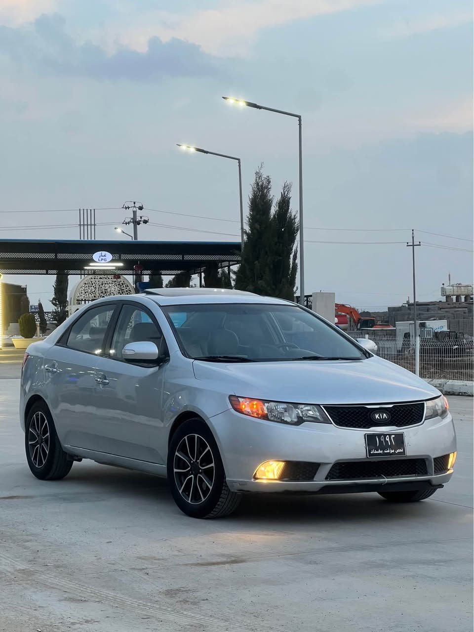 کیا سیڕاتۆ بڕاوە بۆفرۆشتن 
قەپات قەپات مواسەفاتە 
سلایدە ... بەسمەیە ... کوشن جڵد ... کوشن هیتەرە ... سوکان ڤۆلیۆم ... حاسەیە ... ئاوێنە شەفت ... ئاوێنە ئیشارەت ... تەبرید گەرم و سارد ... چوارتایە و ویلی سپۆڕت ... سپێری بیلاد تیایە ...هەر هەمووشتی بەشەرتە بۆ یەک دینار مەسروف مەگەڕێ  گێڕ و مەکینە و تندوتۆڵی بەشەرت مەکینە بیلاد ئاڤانتی 
سحری54مجال  شوێن حاجیاوا *********** رانية, السليمانية
