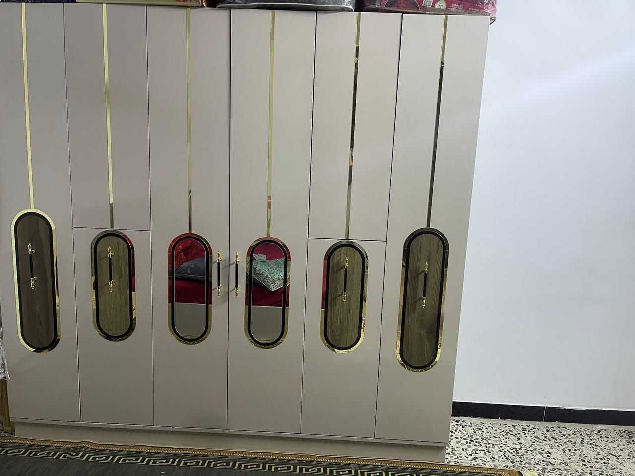 سلام عليكم غرفه نومتكم جديده عدد القطع 5 مكاني بغداد الرستميه السعر خاص ***********
