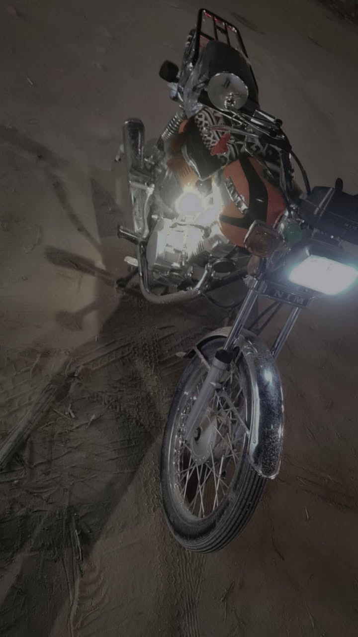 السلام عليكم دراجه جديده برغي مامفتوح بيها دراجه موديل ٢٠٢٥اوراق سكنر وكيلها بل خان مكان نجف قريه الغدير *********** سهى 750وبيها مجال
