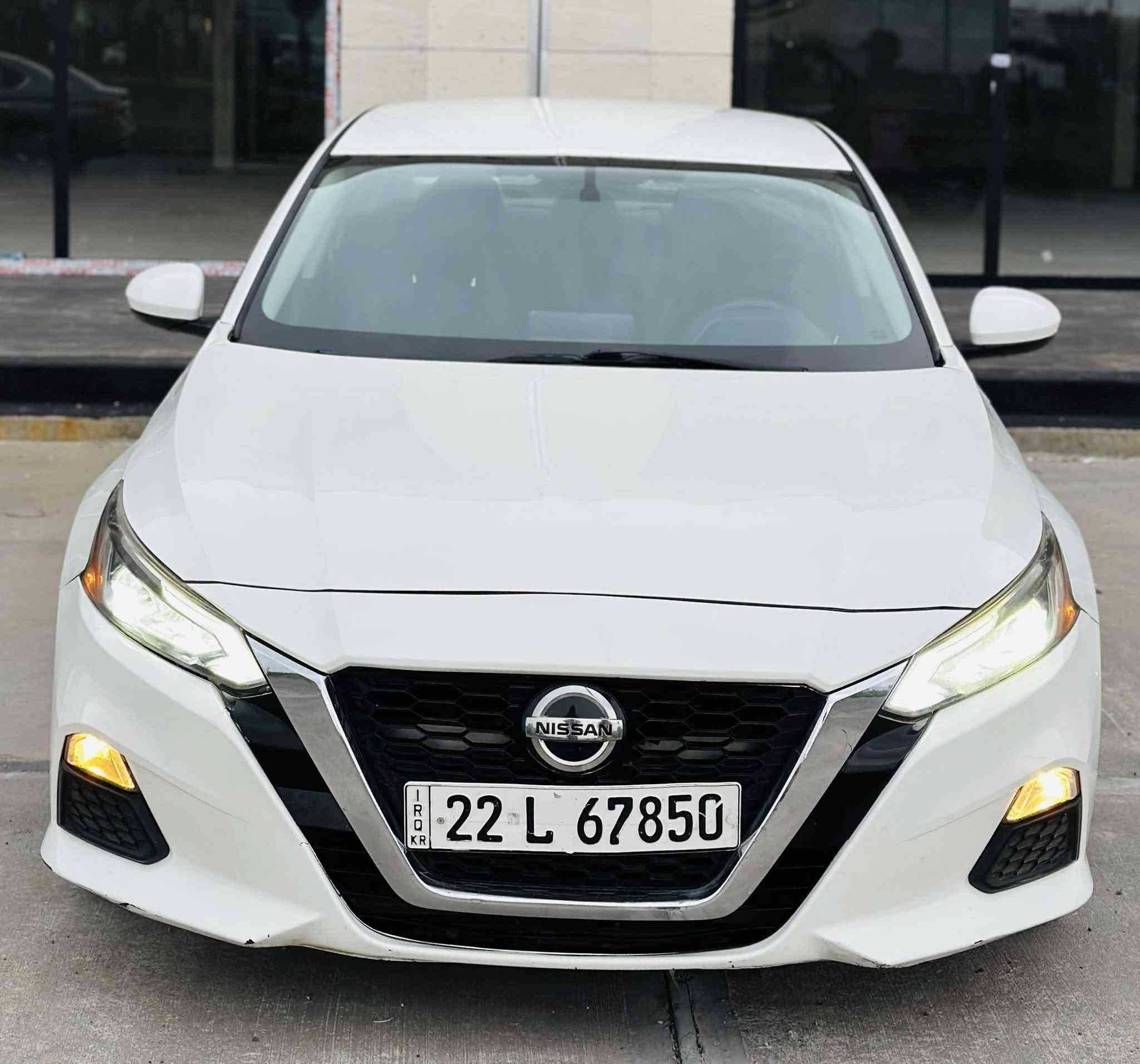 للبيع التيما
السعر 128 بيها مجال 
***********
موديل 2020 
الون ابيض ثلجي 
تحكم ستيرن 
شاشه لمس 
كاميرا خلفي 
حجر بلادي
كشن جلد 
تايرات جديد 
ويل SL
ماشيه 88 
منضومه زنون عالي ناصي
صدر امامي خلفي جديد 
سنويه رقم جديد 
تحويل ثاني يوم
رقم شاصي بلمنشور  
حادثها جاملغ بونيد بدون دواخل
ومكان الرقم مال صندوق بس شبر صبغ 
مكان السياره ديالى خانقين
