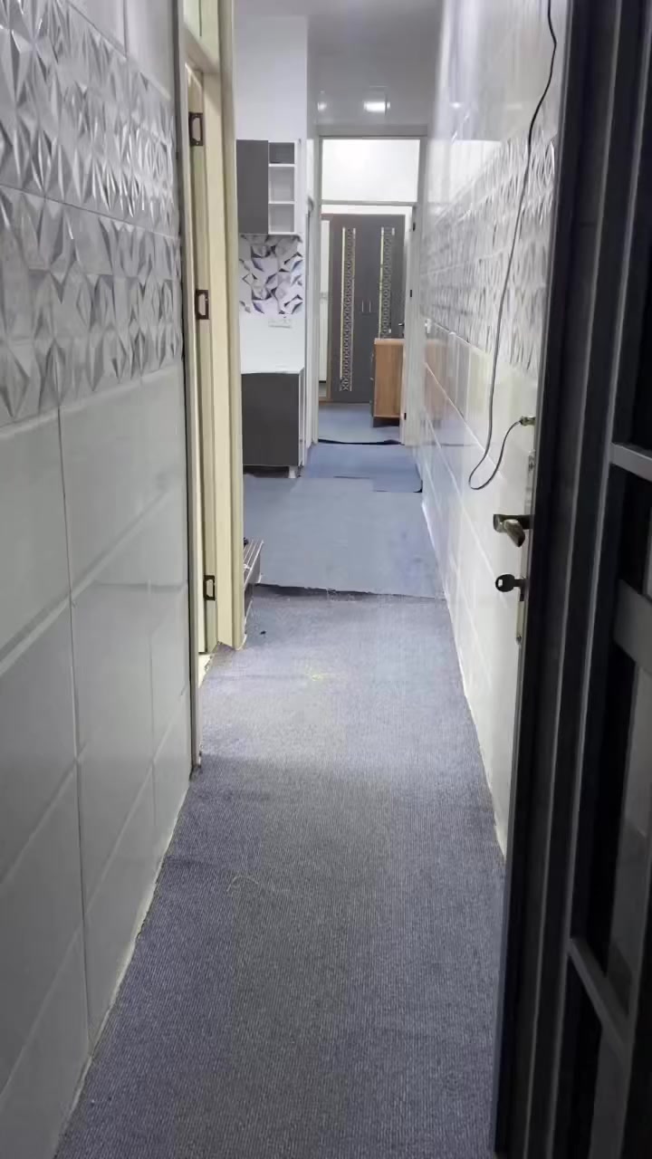 سلام عليكم بيت للبيع مساحه ٦٠ متر يحتوي على مدخلين صاله مطبخ خدمات صحيه منور غرفه نوم الطابق الثاني غرفه نوم صحيات +صطح اول وثاني طابو زراعي سند ٢٥ قرار محكمه السعر ٦٨ مليون وبي مجال ***********
