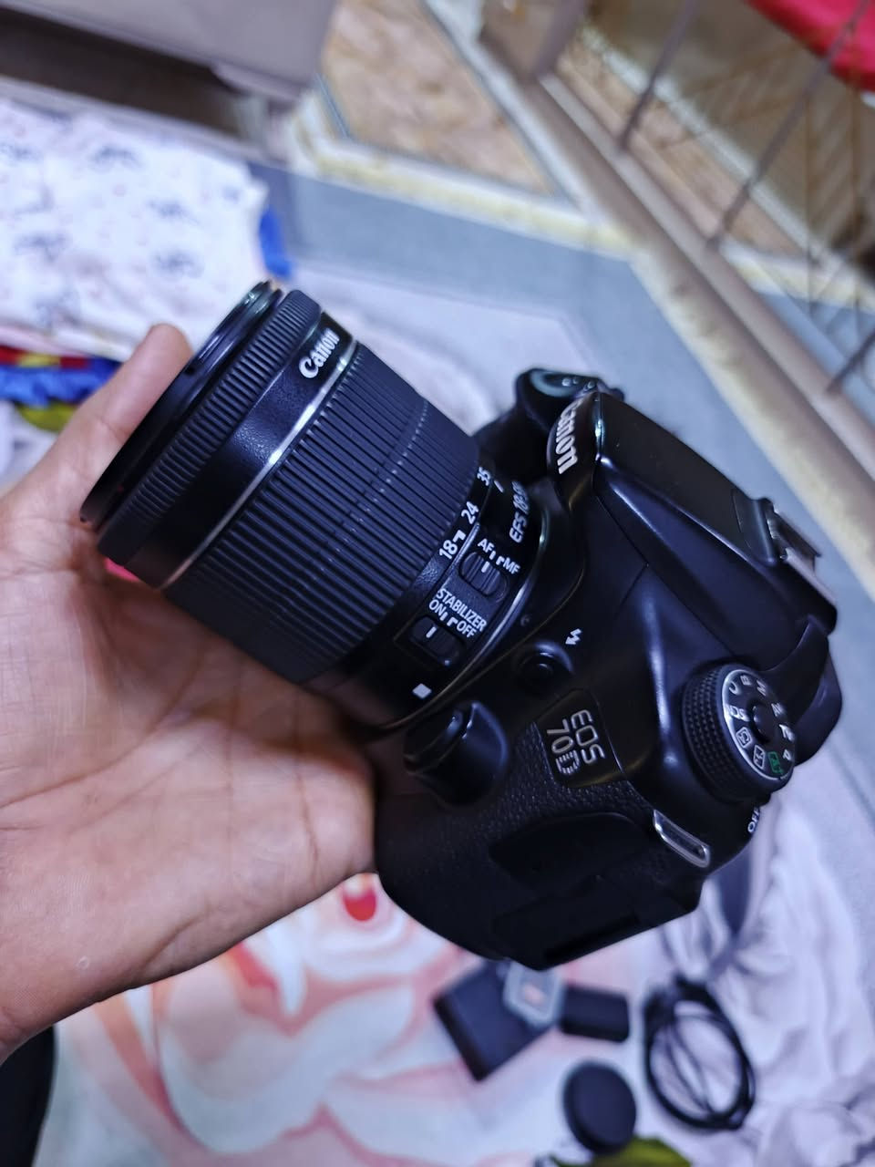 السلام عليكم بيع مستعجل كاميرا كانون 70 دي نظافه 100% شتر 10,000 السعر جدا مناسب 550 وبها مجال العنوان البصره حيانيه ملحقات الكاميرا تحتوي على بطاريه اصليه وشاحنه اصليه ورام 128 وحزام كتف وجنطه وكرتون للتواصل على رقم الهاتف ***********
