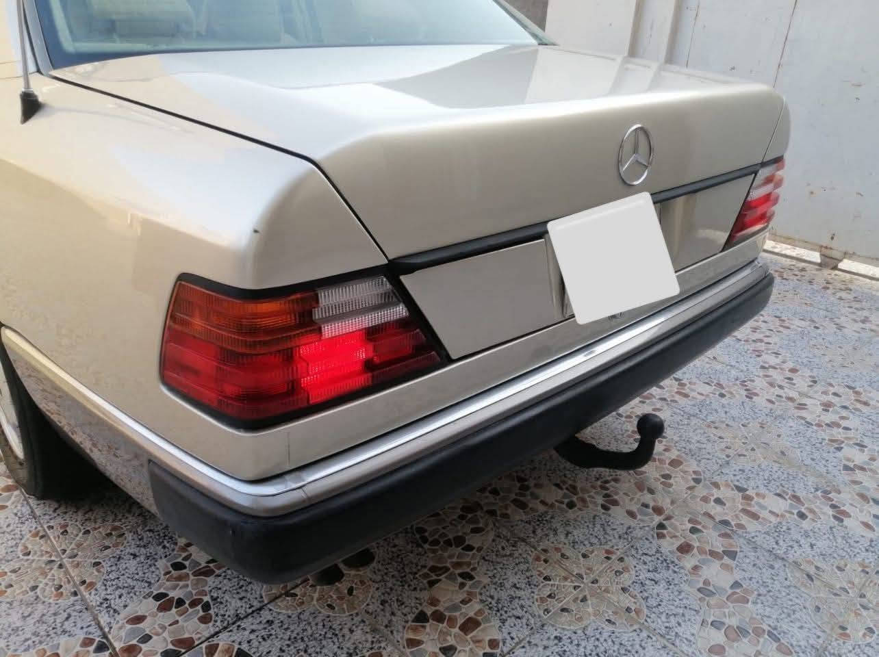 السلام عليكم مارسدس دب موديل 89 سياره بالجيس بدون اي ضربه صبغ عام تبريد ثلج حداديه جديده مكاني بغداد ***********
