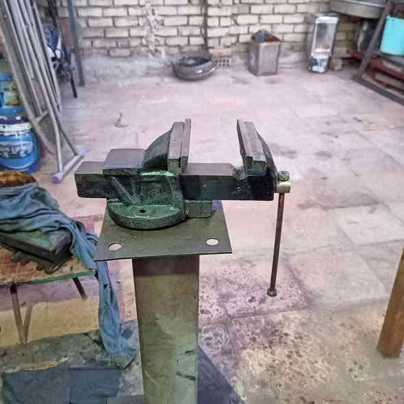 سلام عليكم منكنه لبيع 
تفتح 16سانتيم 
عرض 15
طول منكنه 35سانتيم 
*********** بي واتساب
