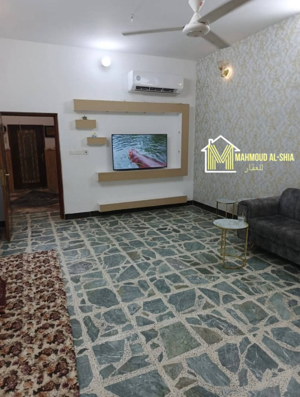 عقار للبيع في حي الشرطة المساحة 200 الواجهة 10 والنزال 20 . ( صدامية )

يتكون من 4 غرف نوم وصالة واستقبال ومطبخ . 

للاستفسار الاتصال : مكتب المحمود للعقار . 

***********
