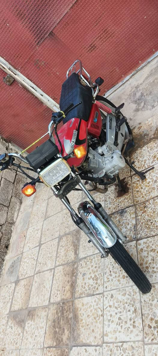 سلام عليكم دراجه موديل ١٩دراجه نضيفه بمعنى لكلمه دراجه بيه مكينه خير من الله سعر خاص هاذا رقمي  رجا لمو شراي لا يتصل  ***********/***********مكاني ديالى تقاطع لقدس بل حديد
