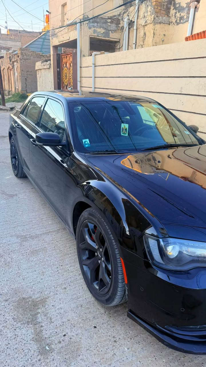 كرايسلر 2022كفاله عامه 300S فول مواصفات وارد امريكي بيه دعاميه خلفيه فقط والباقي كفاله من جكه الابره بانوراما كشنات جلد كشنين كهرباء تحكمات كهرباء لون اسود ملكي رقم بغداد بأسمي 
***********
*********** Singapore
