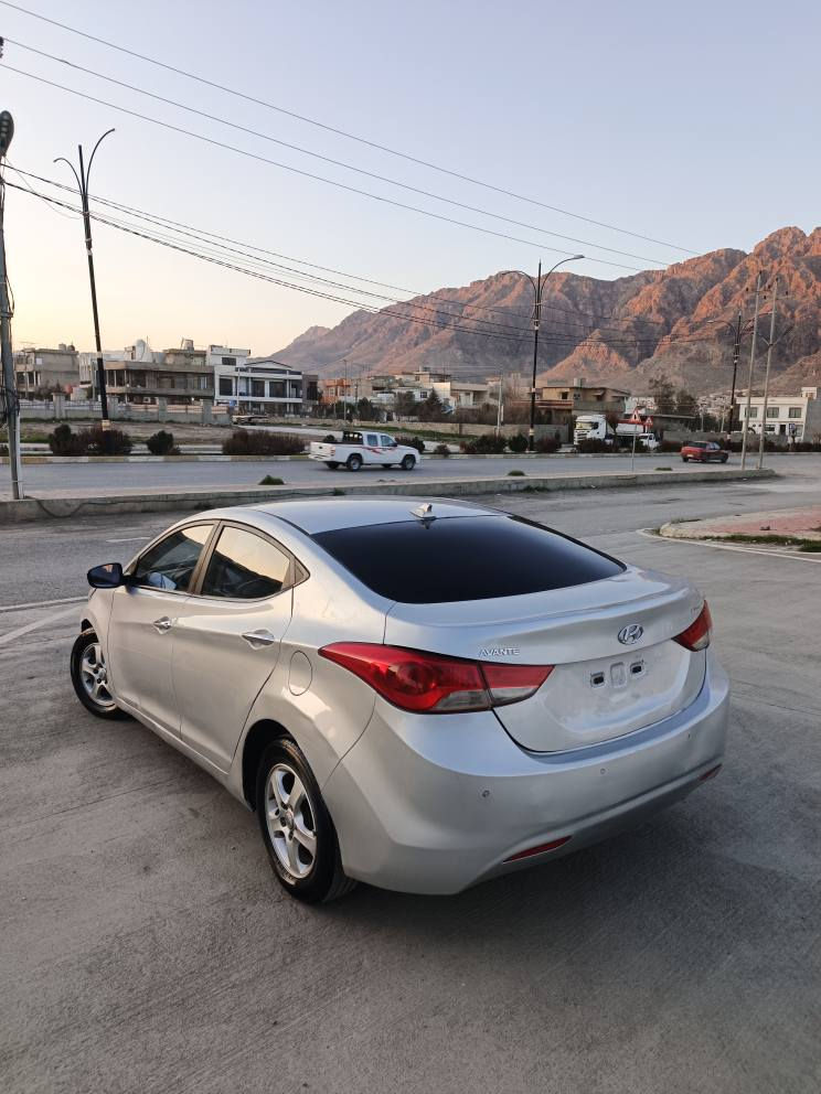 ئاڤانتی 2011        ۰۷٥۰٦۳٨٤۱۲۳
سەیارەکە لێزەری دووبەیە بێڕەقەم 
گێڕوو مەکینە بەشەرت سەقفی بەشەرت تەقەوو ڕەقەی بە شەرت شووختوو چاڵی نیە چوار تایەی نوێیە پاتری نوێیە بێ مەسرەفە ماڵی دۆستە نرخی 50 گەڵا شوێن ڕانیە *********** رانية, السليمانية
