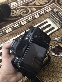 كاميرا نيكون D5200 نظيفة 100% استعمال بيت قليل جداً مراية قلاب وعدسة ا...