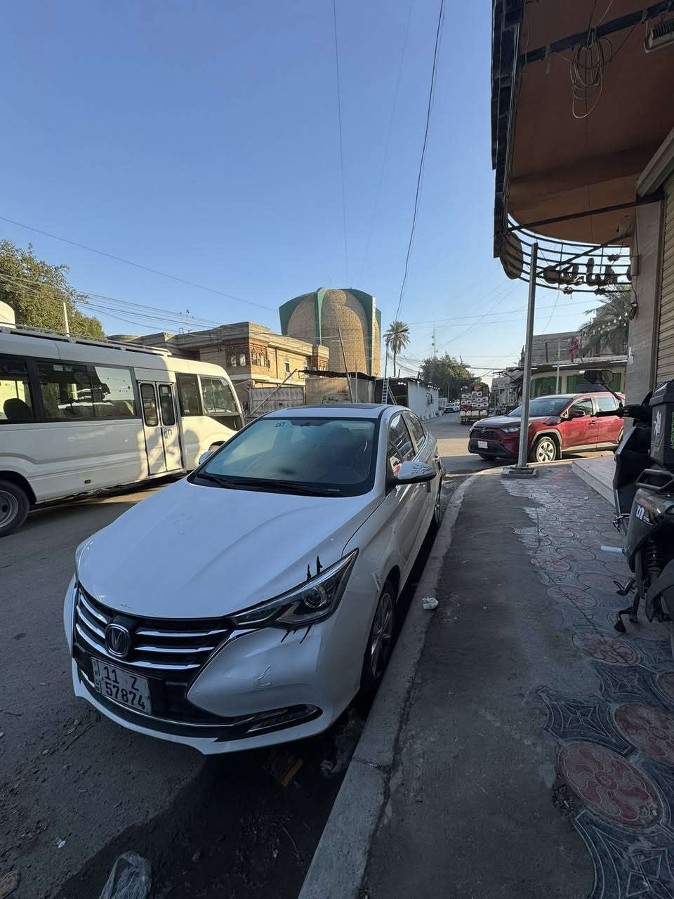 السلام عليكم ، شانجان السفن 2025 ماشيه 30 الف السياره ناعمه وتخبل داخل جلد وفتحه وتحكمات ستيرن وحساسات ، السياره بيها اصبع بالباب والجاملغ الخلفي واصبع بالصندوك فقط ، رقم انكليزي سنويه 2030 تحويل ثاني يوم ، السياره رايدها ب 108 وبيها مجال بسيط مكاني بغداد للتواصل ***********
