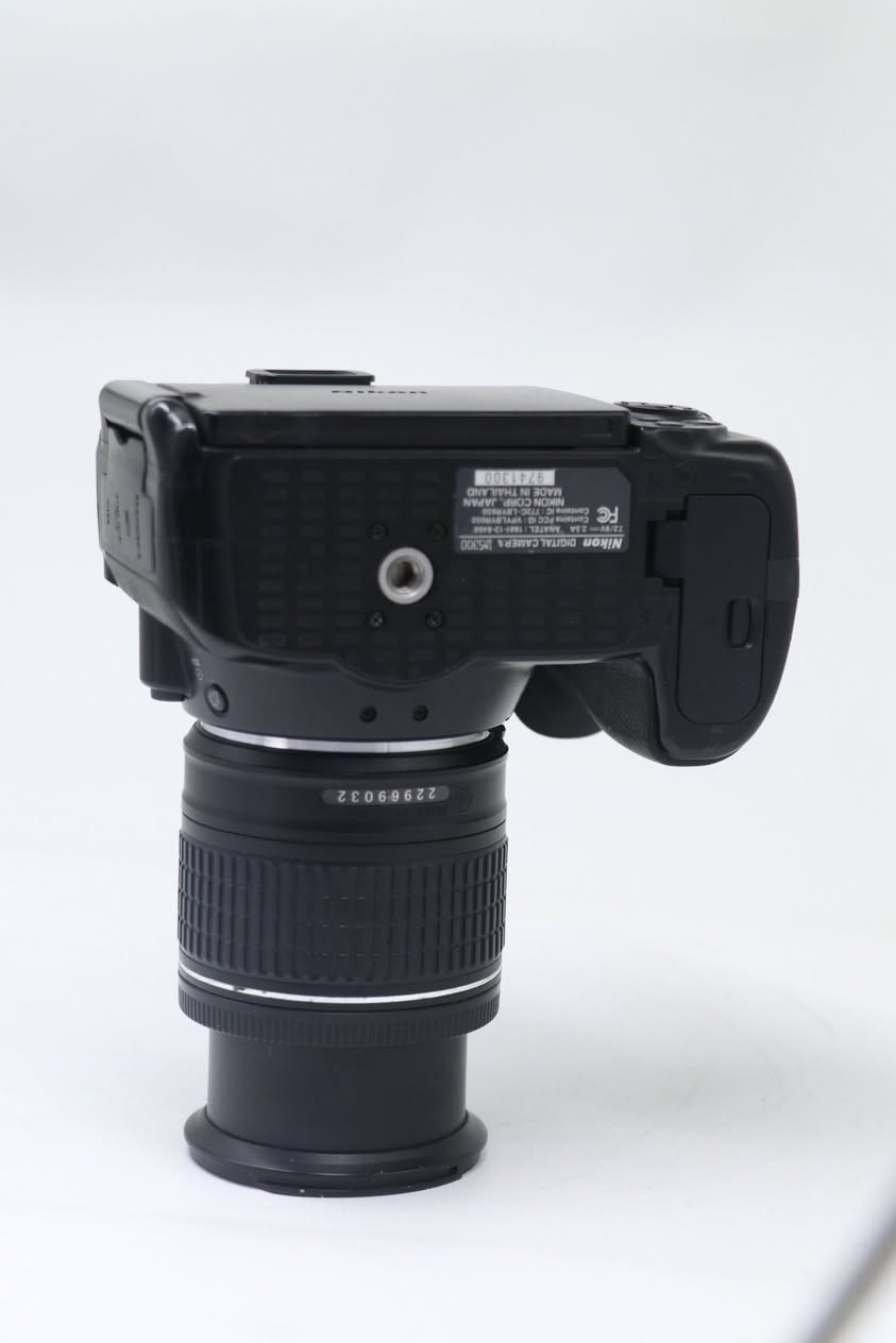 كأمره نيكون    (💣 ✨5300D 📸💣) نضافه 99/100 كامل ملحقات
شاشه قلابه 360 درجه📸
1- رام 32✅
2- حقيبه✅
3- حزام كتف✅
4- شاحنه اصليه ✅
5 بطاريه اصليه ✅ 
6- كيبل نقل صور ✅
يوجد توصيل كل العراق 🚚 السعر (⬅️385➡️) 
 ***********
