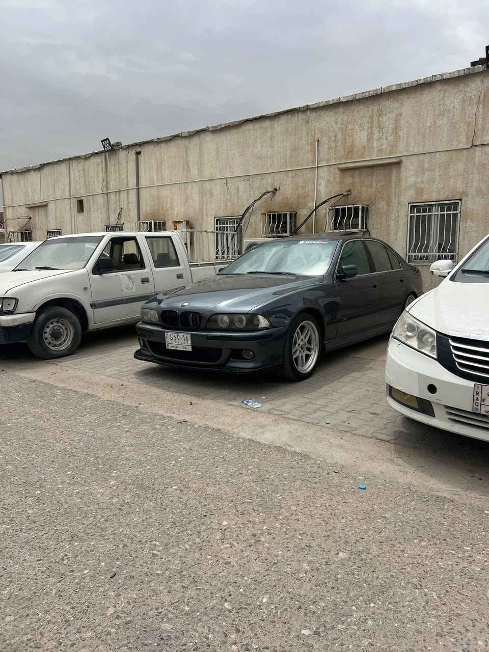 بيع او مراوس حسب القناعة

BMW E39 544i v8 موديل 2000
السيارة رقم بغداد وباسمي 
🔹 المحرك:
V8 سعة 4.4 لتر 
🔹 الهيكل :
 • السيارة مصبوغة صبغ عام للجمالية فقط(صورها قبل الصبغ موجودة)

🔹 المواصفات الأصلية (بلادي):
 • بردات يدوية بالأبواب الخلفية
 • بردة جامة خلفية كهربائية
 • شاشة بلادي   
•  GPS بلادي
 • نظام صوت بلادي (4 سماعات + تويترات +سبووفر نوكيا)  
 • كشنات كهرباء مع ذاكرة حفظ 3 وضعيات لكرسي السائق
 • حساسـات خلفية
 • صندوك بصمة
 • مرايا جانبية شفط
 • تبريد بتحكم منفصل يمين ويسار
 • دبل جام (نادر بهالموديل)
 • مراية وسطية ضد التوهج
 • Airbag

🔹 الإضافات :
 • منظومة LED:
ناصي لد أبيض + ليزر أبيض / عالي لد أصفر
💰 كلفت 400$
 • سوارات LED لون أحمر بقدرة 45 واط حقيقي
 • فان كهربائي (تنسى موضوع الحماوة)
 • سبايدر خلفي سلّم
 • منفذين كزوز (واحد حقيقي + واحد شكلي)
 • لحية فايبر
 • دوسات فايبر عمل خاص – شغل مميز
💰 كلفت 200$
 • ستيرن X6
 • قبضة گير كوبرا
 • صاجية گير كاربون فايبر M5
 • كفر دسكـات أحمر بريمبو

🔹 M Package بلادي:
 • جاية من الشركة كت M5 خارجي
 • غرفة M5 لون رصاصي
 • ويل M5 تو سايز
  
🔹 صيانة حديثة:
 • بلكات جديدة
 • فيتبم جديد
 • نوزلات جديدة فلتر بانزين جديد 
 •تخم تاير جديد 

🔹السعر 125$ بي مجال
الهاتف: ***********
