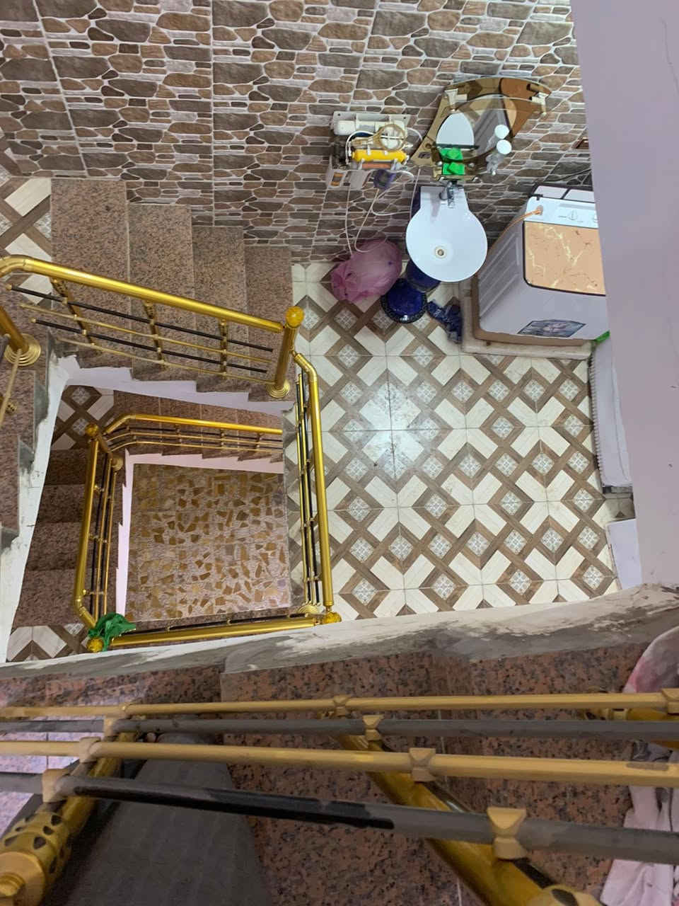 دار للبيع(تم تخفيض السعر)

100م امامي طابقين كونكريت مسلح

عدد غرف نوم  3
مع صالة عدد 2
مجموعة صحية عدد 3
طارمة ومخزن ومنور

العنوان نزلة شارع العيادة حي الكرامة
خلف شارع 60مباشرة السعر(130)
مكلف بالنشر للاتصال ***********
