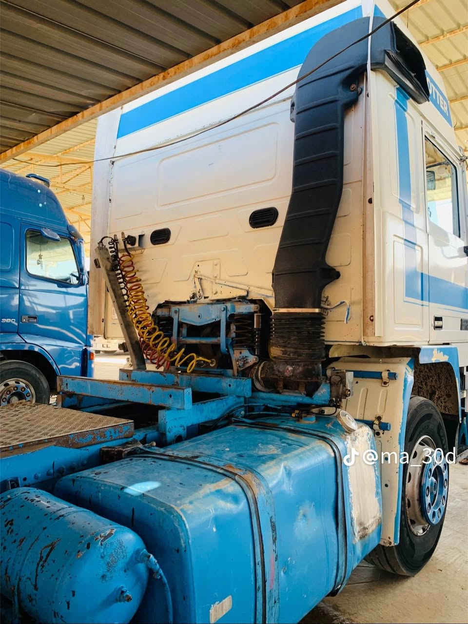 السلام عليكم فولفو للبيع  12.F
محرك حجم 22 موديل 89 قماره مبدله 93 محدثه 
سياره مسجله صهريج طوناج جي بي اس شعار موجود كله كامل موجود 
طوناج يسقط في شهر الثامن 2026 
رقم السياره انبار الماني شرط التحويل 
ثلاث لوحات السنويه ساقطه العام 
السعر 110 ورقه وبيها مجال للشراي
المكان صلاح الدين سامراء خط  السريع معارض سامراء 
الاتصال 
***********
