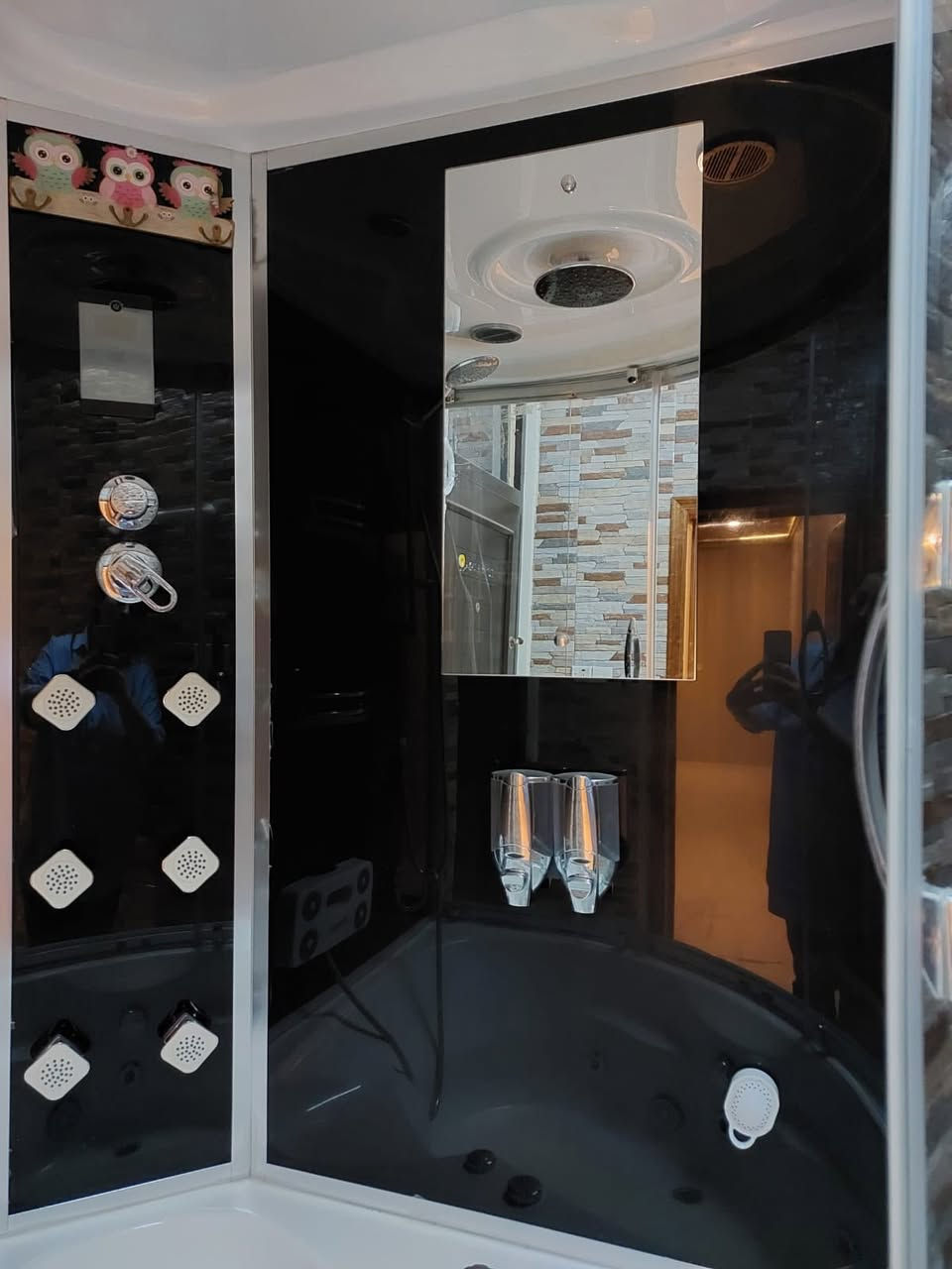 من رخصة الادمن مكلفة بالنشر ،شاور متكامل مع جاكوزي مع جهاز بخار يوجد داخله:
اناره/جرس /راديو /مرآة
حجم كبير نظيف جدا استخدام قليل(من هوم اسطنبول ).
قياسات الشور:
ارتفاع 2 متر و14 سم
عمق 2 متر
عرض الوجه 2متر
عرض الضلع 85 بي ضلعين لكل واحد 85.
بسعر مناسب جدا :٥٠٠ د.ع للتواصل رقم الوتساب 
***********
