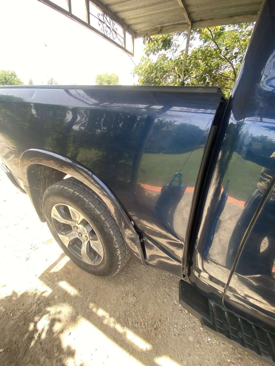 دوج رام Ram 1500 Laramie لارامي موديل 2021
باب طويل / بدي قصير
محرك V8 سعة 5700
فول مواصفات بدون بانوراما

السعر: 260 وبيها مجال
للتواصل:***********
