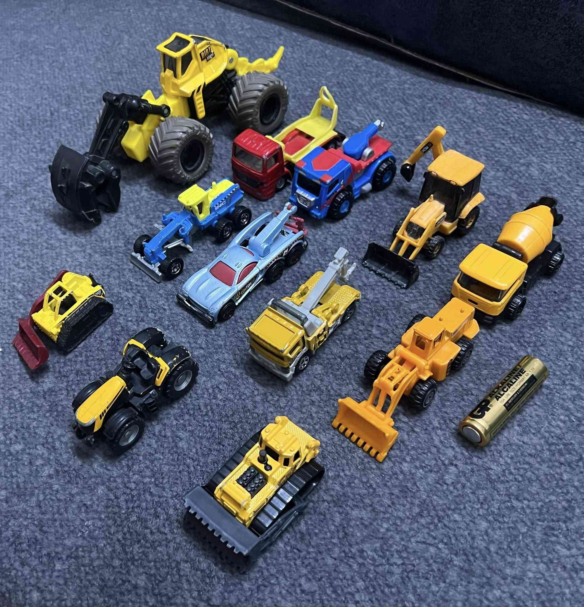 سيارات حديد مجموعتين 
المجموعة الاولى إنشائيات سعر المجموعة 25 الف 
المجموعة الثانيةصناعة بريطاني سعر المجموعة 25 الف
إذا مجموعتين ب45 الف 
توصيل بغداد 5 الاف


**إذا كنت صاحب هذا الإعلان وتريد حذفه لأي سبب، رجاءا أرسل رسالة إلى الدعم الفني**