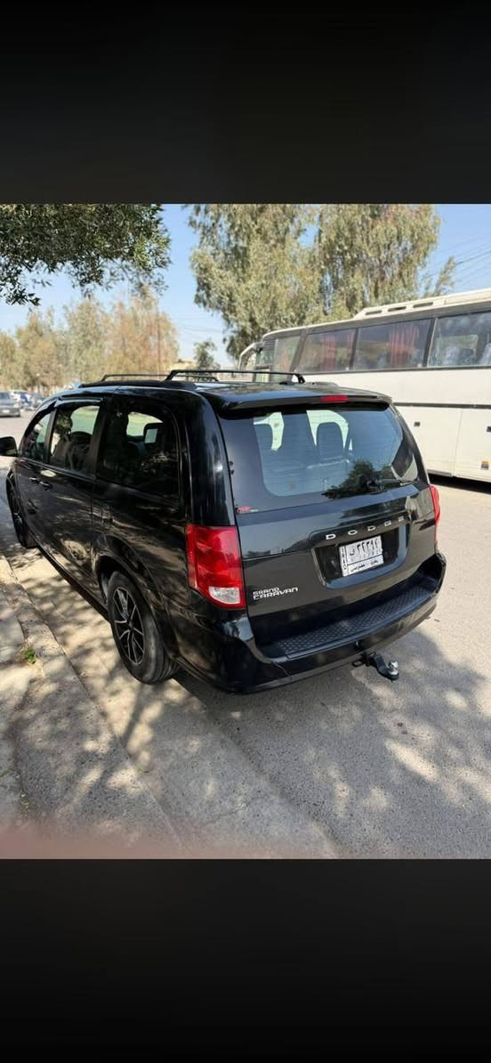 دوج كرڤان موديل 2018
((المواصفات ))
1-كشنات جلد كهربائي 
2-تدفئه تبريد كشنات 
3-شاشه قلاب خلفيه
4-ابواب كهربائيه سلايد لوك 
5-جنطه شفط كهربائيه 
7-محرك 3600 كفاله مامفتوح
8-كير atكفاله
9-حداديه كامله خلفي امامي 
السونار مرفق بل صور 
للاستفسار 
واتساب او اتصال 
***********
عنوان بغداد 
الدوره 
السيديه بغداد, العراق
