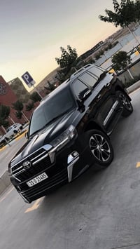 لاندكروزر • ٢٠١٣ • ١٢٥٠٠٠ كم