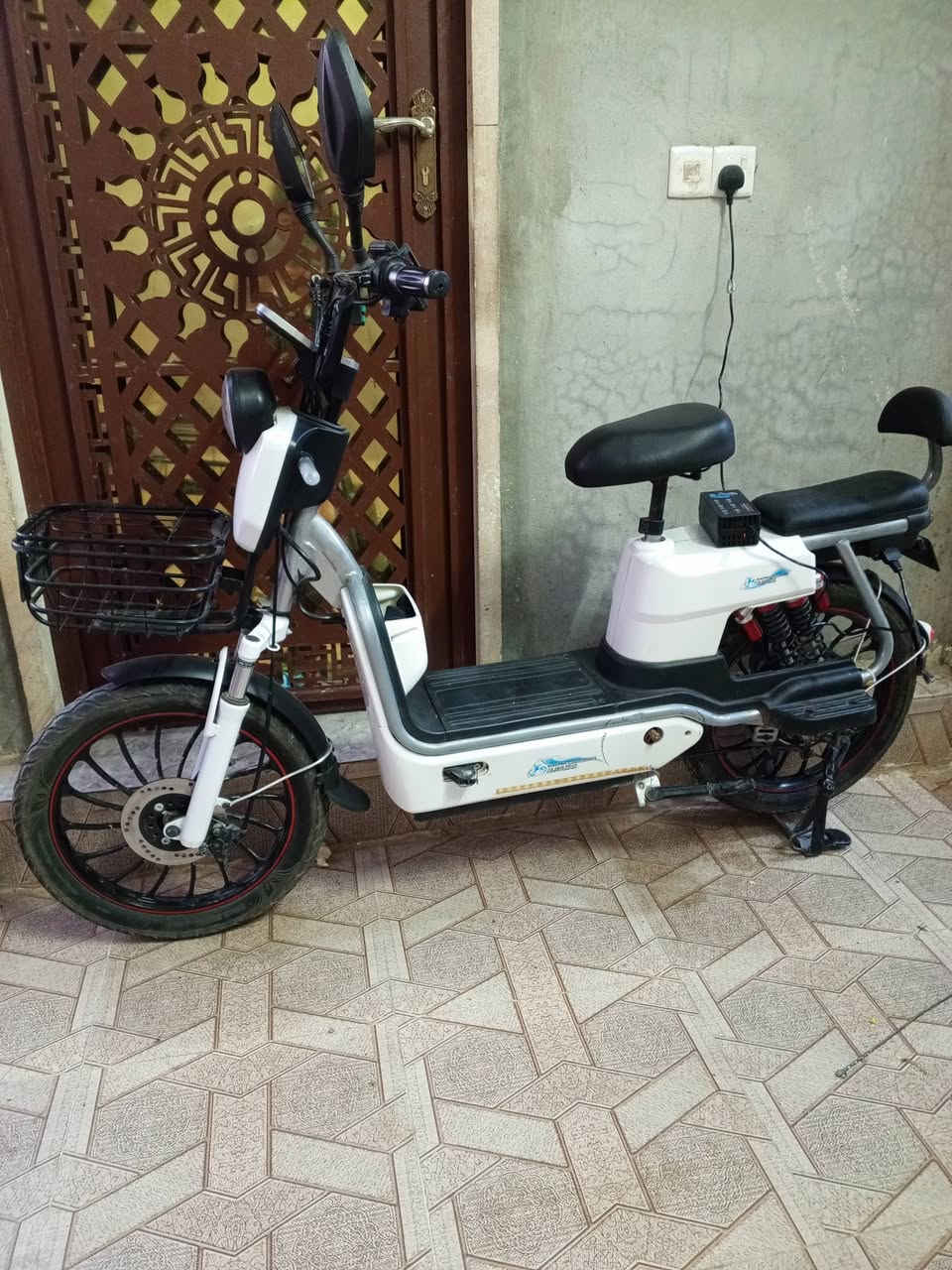 دراجة شحن للبيع موديل 2024حجم 20كبير خمس بطاريات تشتغيل عن بعد كهربائية كله شغال مابي نص برغي سعره 400بي مجال رقم ***********مكاني موصل شلالات
