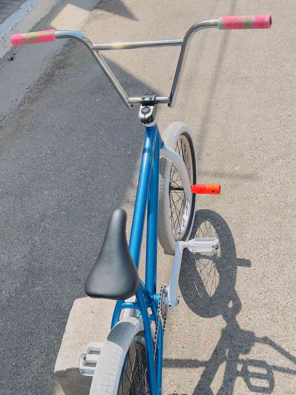السلام عليكم
بايسكل BMX للبيع نوعيته KINK BMX  بايسكل مال استعراض (حركات)
كلش قوي تايراته لون ابيض بلادي والجسد نظافته فول الاستيرن اربع قطع والمكاين شوفنك. السرج أصلي وكله بوربرنك مابي صجم سعره 275 الف
للاستفسار ***********  الي مايعرفلهن لايكسر بالسلعه
