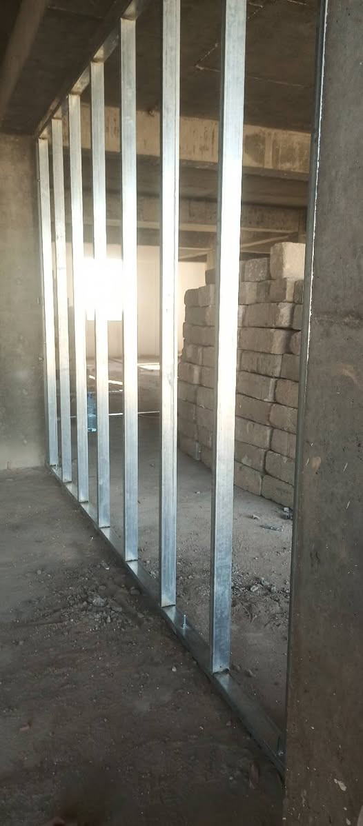 حداد متفرغ لكافه اعمال الحداده مكاني بغداد ونشتغل بكل مكان هاتف***********
