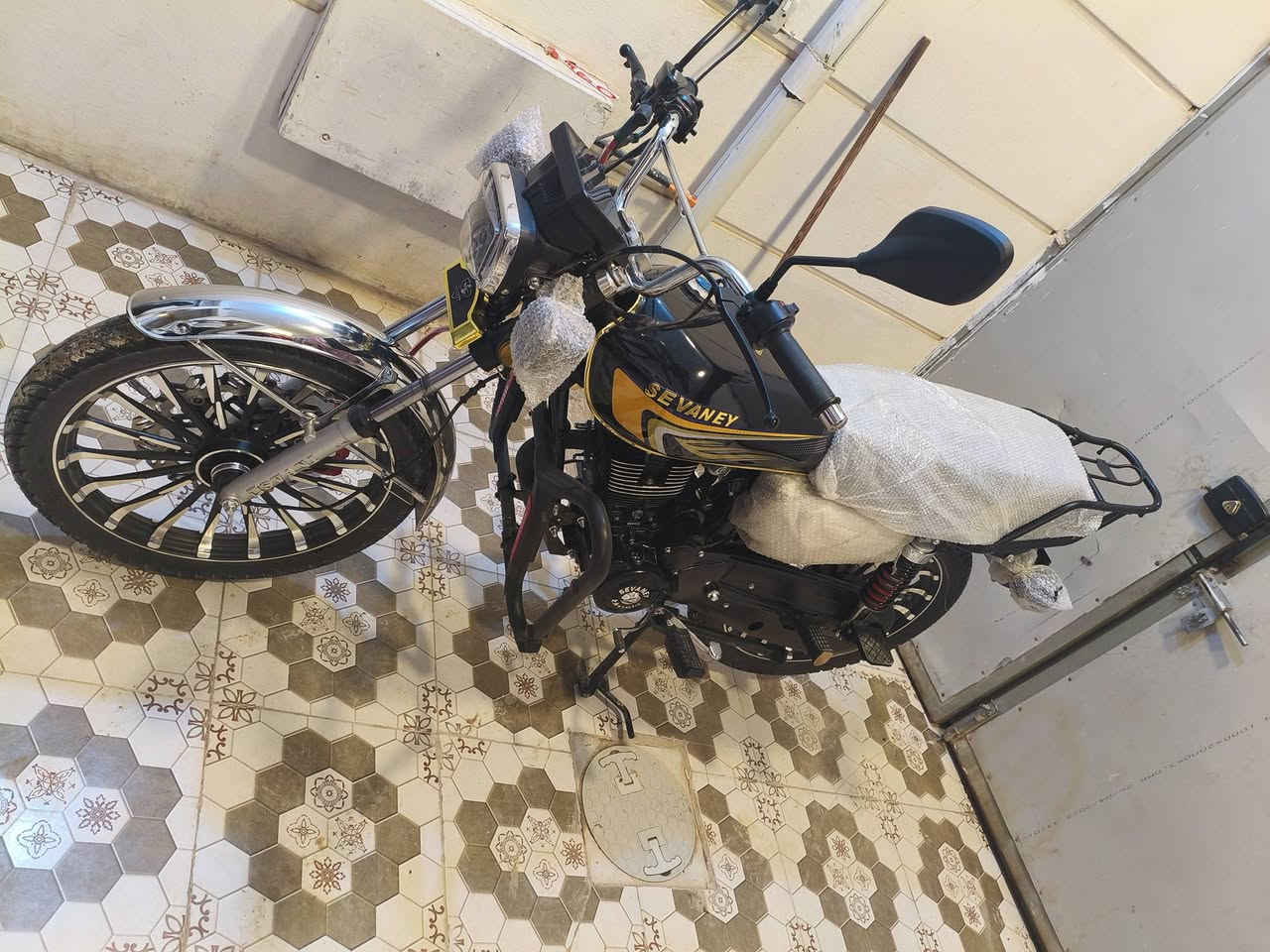 السلام عليكم
للبيع دراجه سيفان موديل 2025بعدها زيرو ماشيه 500 مستخدم 10ايام فقط 
محرك 200دراجه بعدها وضع شركه بصمات ثنين سويجات ثنين السعر مليون بي مجال قليل مكان دراجه الرمادي


**إذا كنت صاحب هذا الإعلان وتريد حذفه لأي سبب، رجاءا أرسل رسالة إلى الدعم الفني**